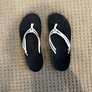 olu kai flip flops